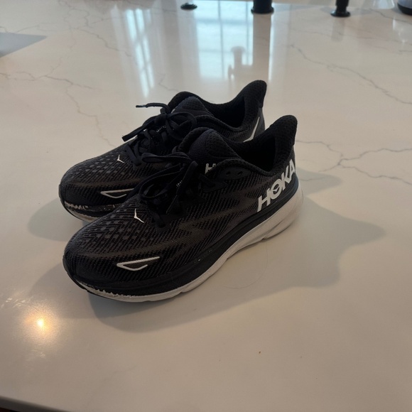 HOKA Clifton 9 women's running shoes size 8.5 Black - Picture 1 of 5